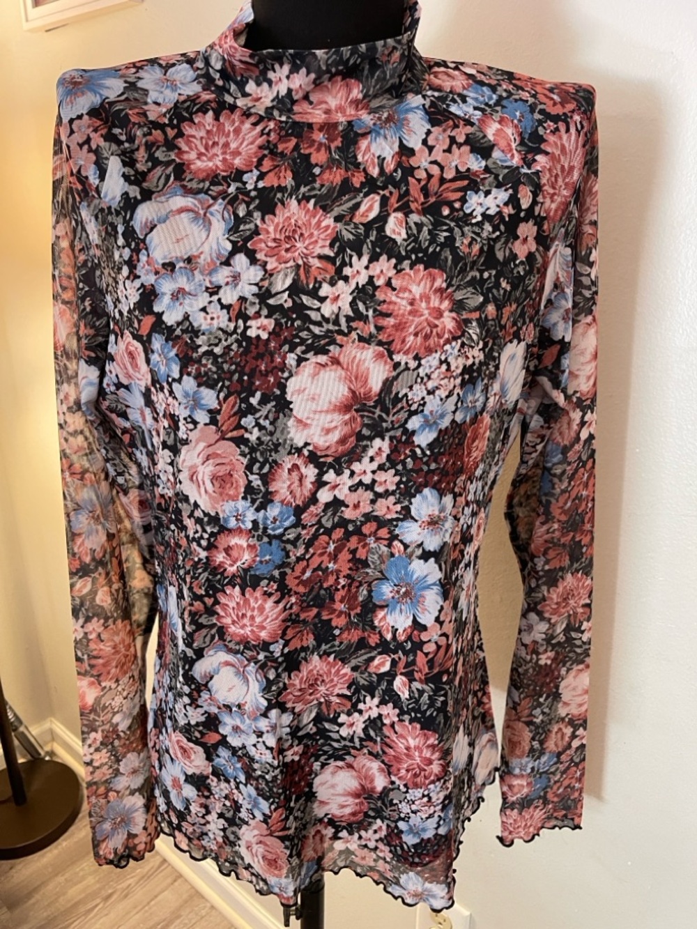 Dealmore Black Floral Lined Top